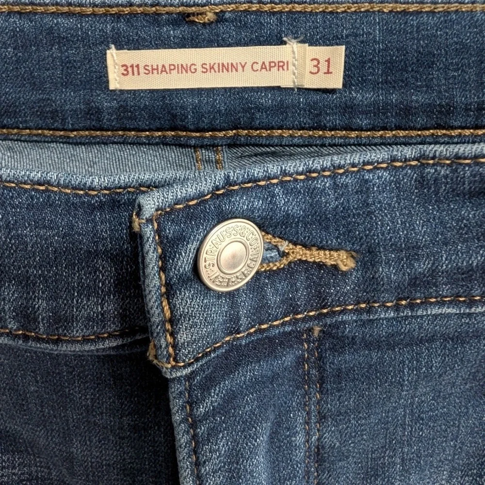 Levis 311 Shaping Skinny Capri Medium Wash Mid Rise Size 31 Denim 33 Waist